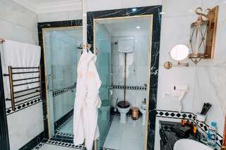 Отель Golden Palace Hotel Yerevan Ереван Двухместный номер Делюкс с 1 кроватью или 2 отдельными кроватями-6